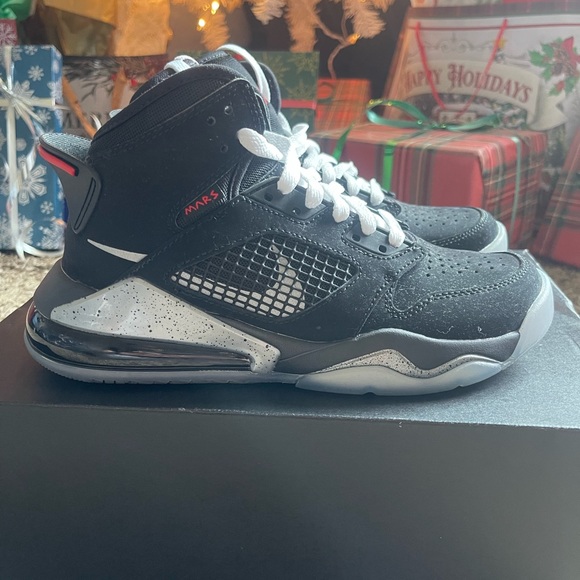 Jordan Mars 270 Metallic (GS) - Picture 6 of 8